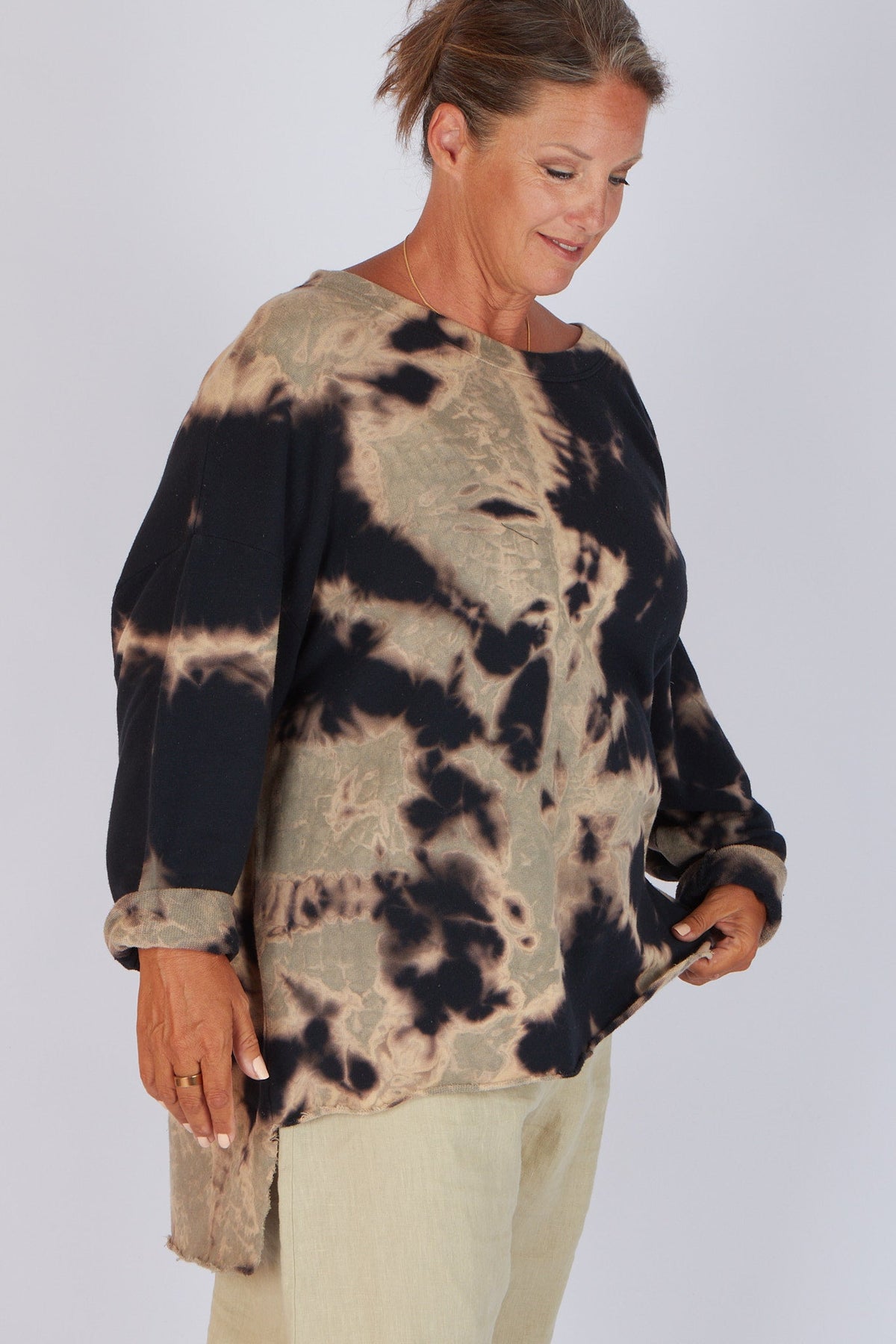Estudio Viva Catarina Tie Dye Sweater (Black Tie Dye)