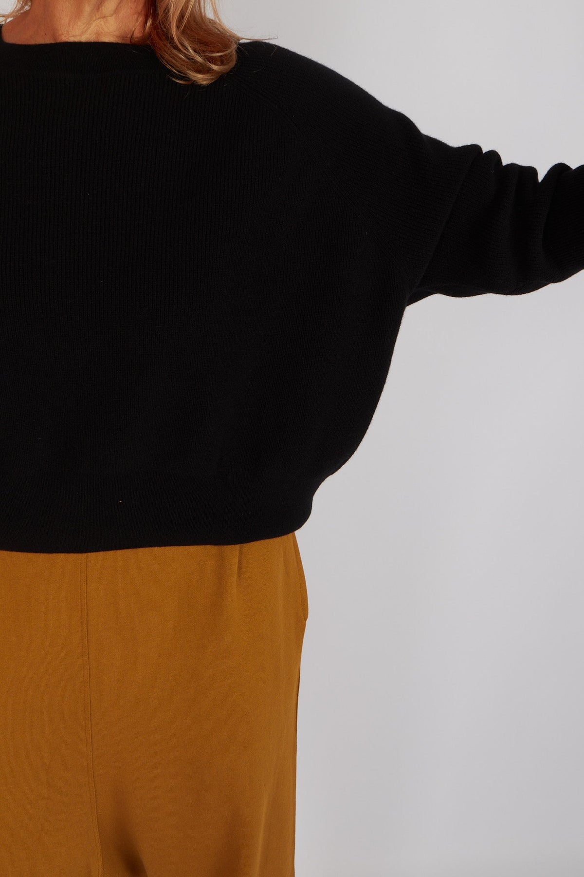 Capra Studio Leni Short Pullover (New Season Aug 26)